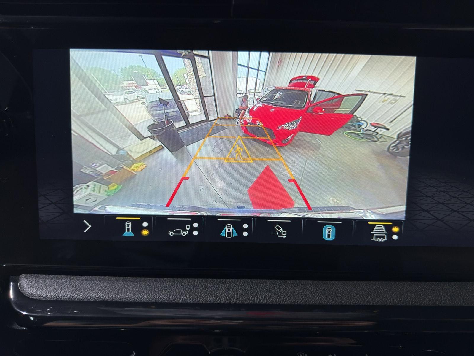 Vehicle photo 32