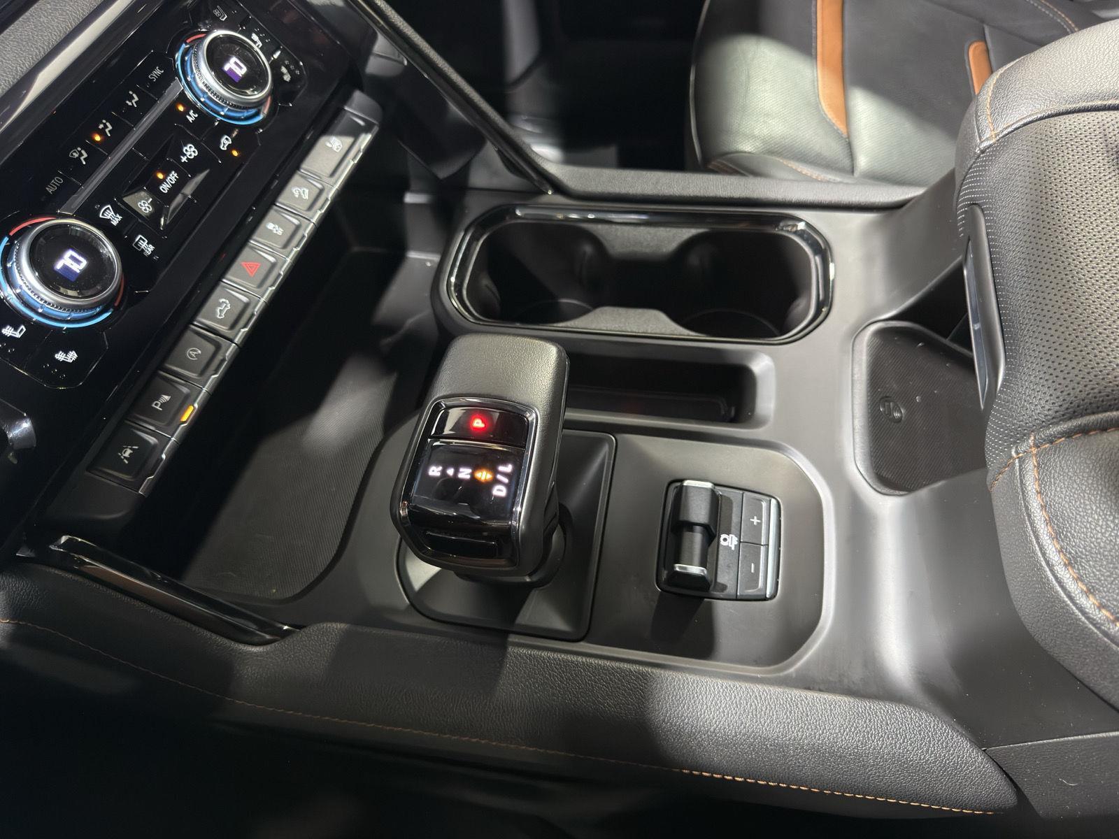 Vehicle photo 33