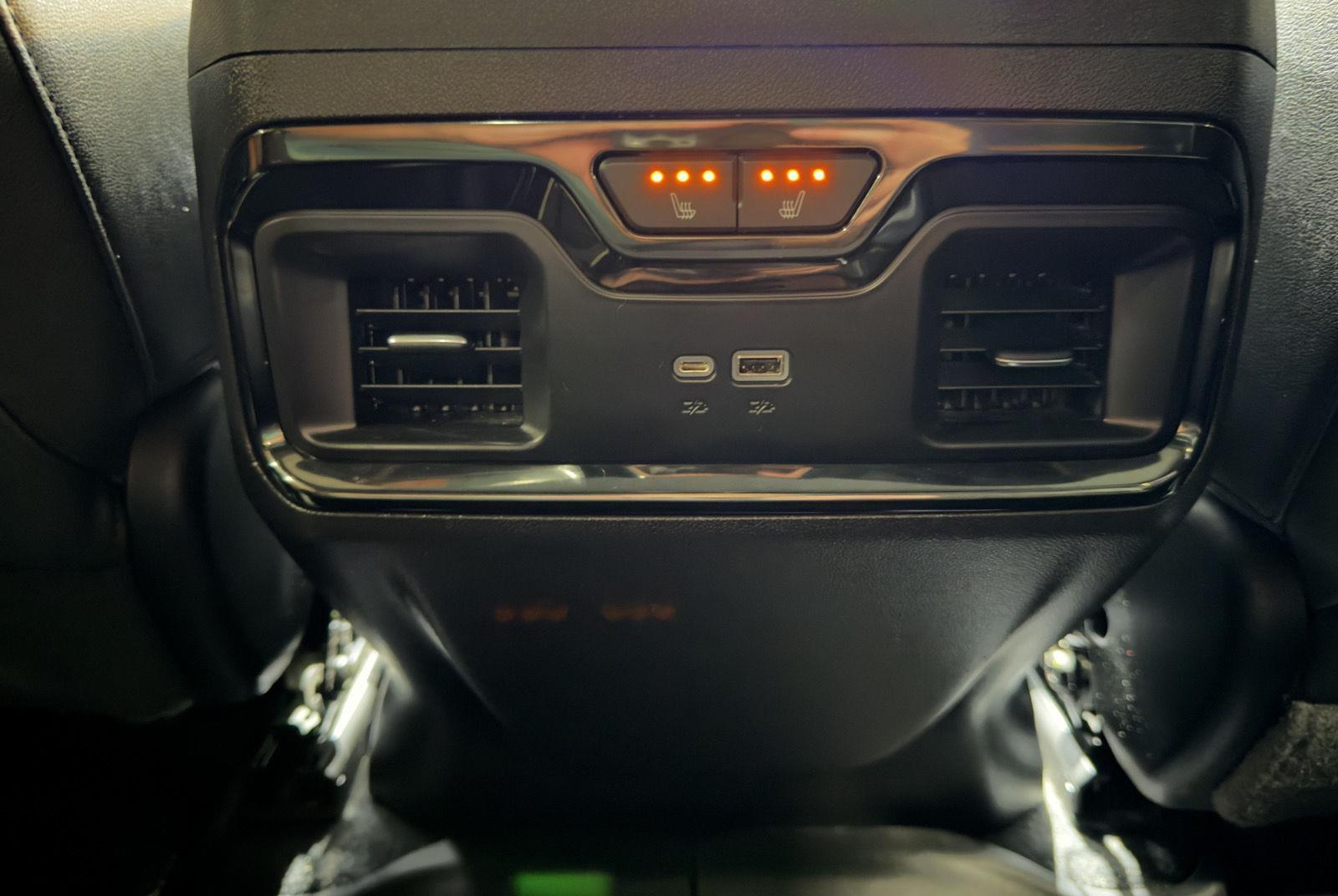 Vehicle photo 36