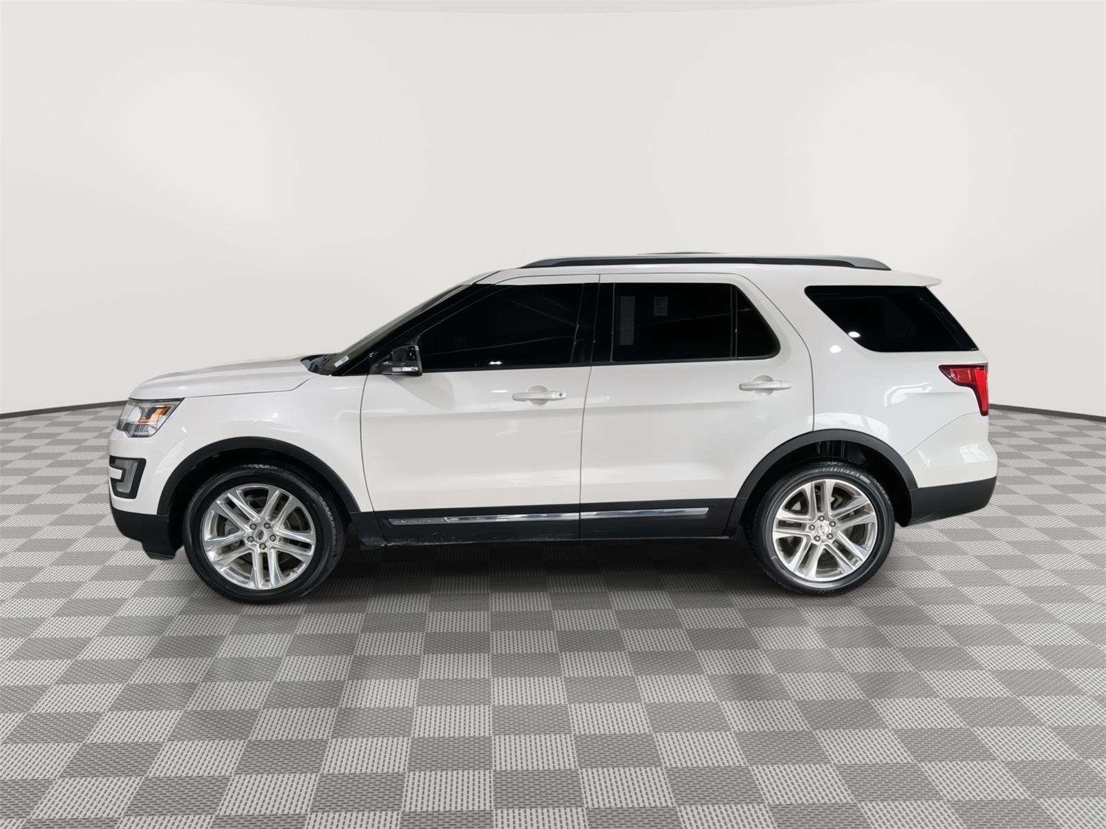 Vehicle photo 2