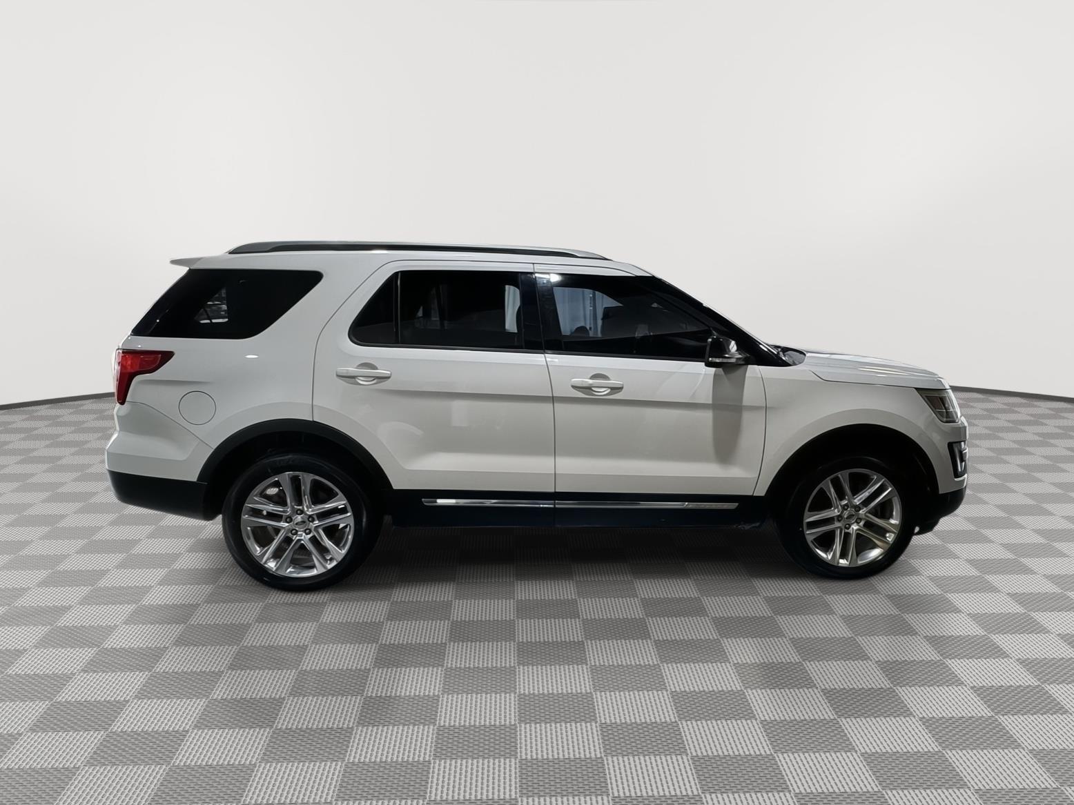 Vehicle photo 6