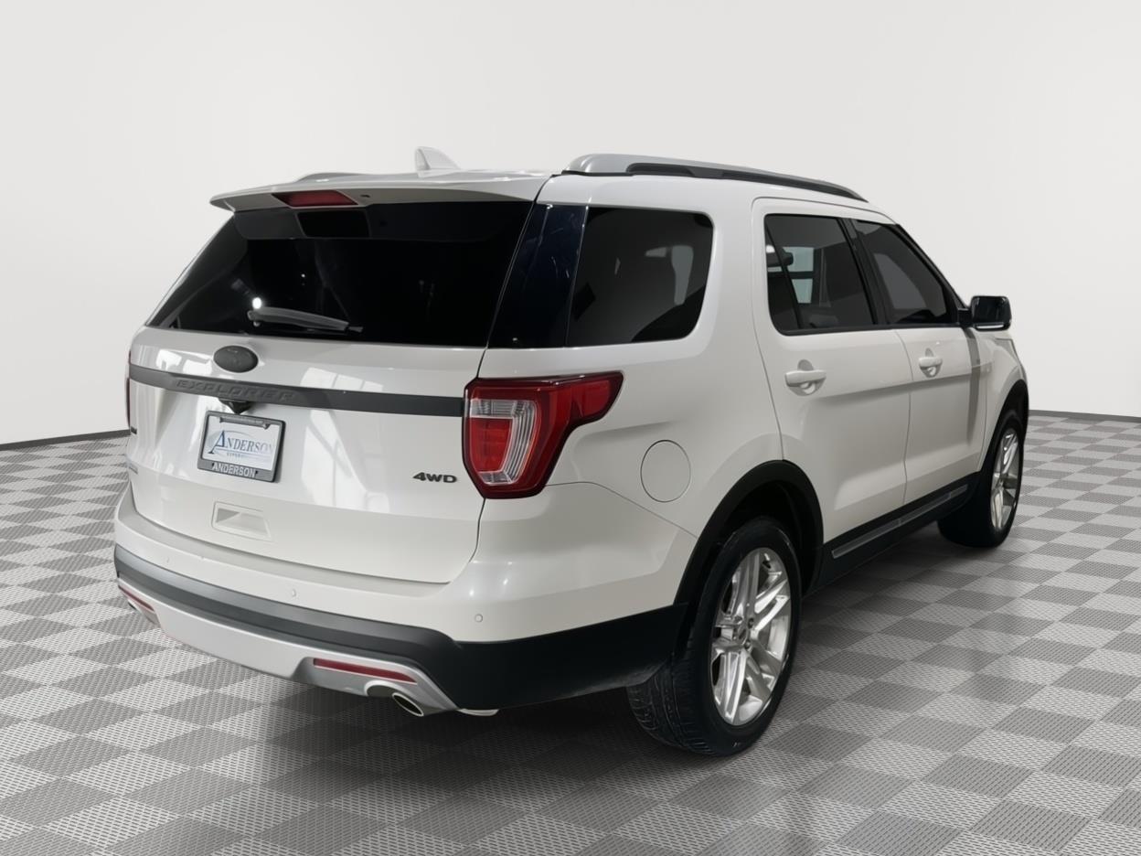 Vehicle photo 7