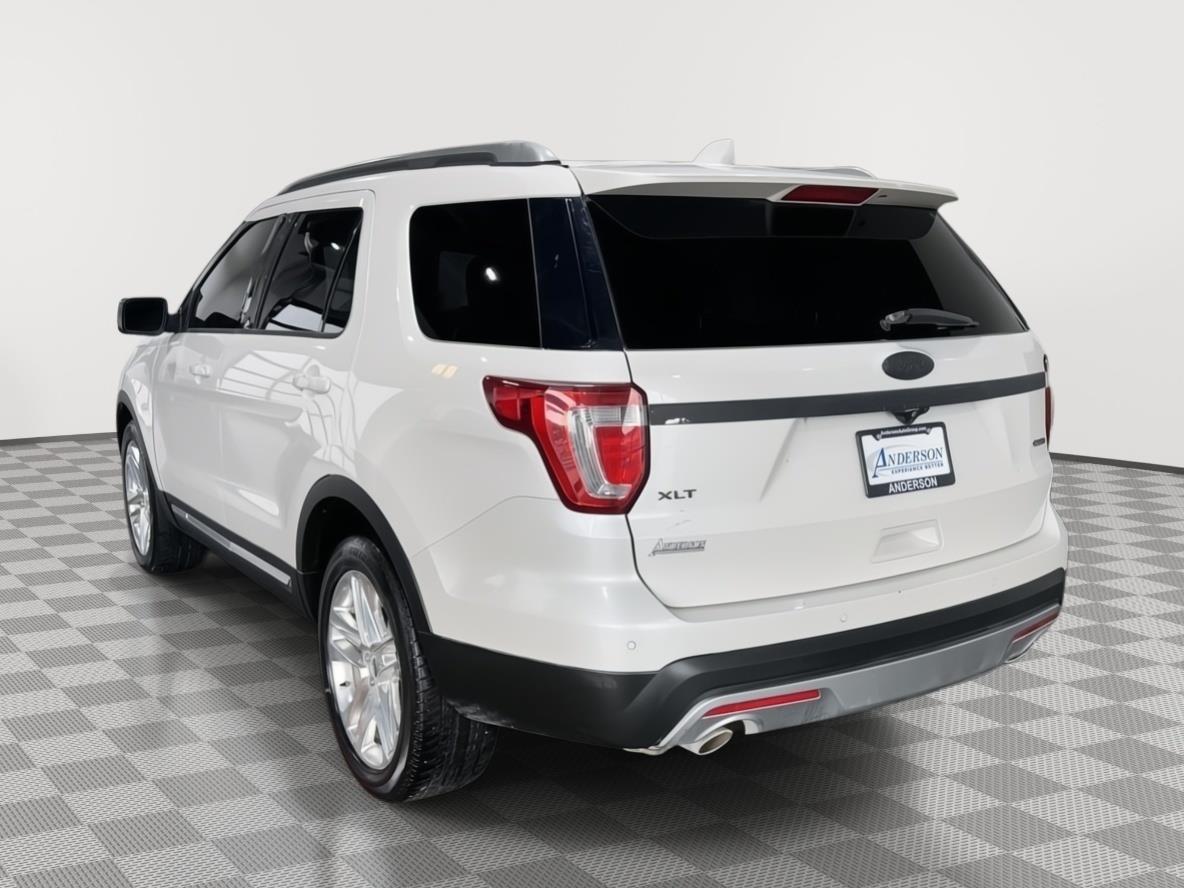 Vehicle photo 9