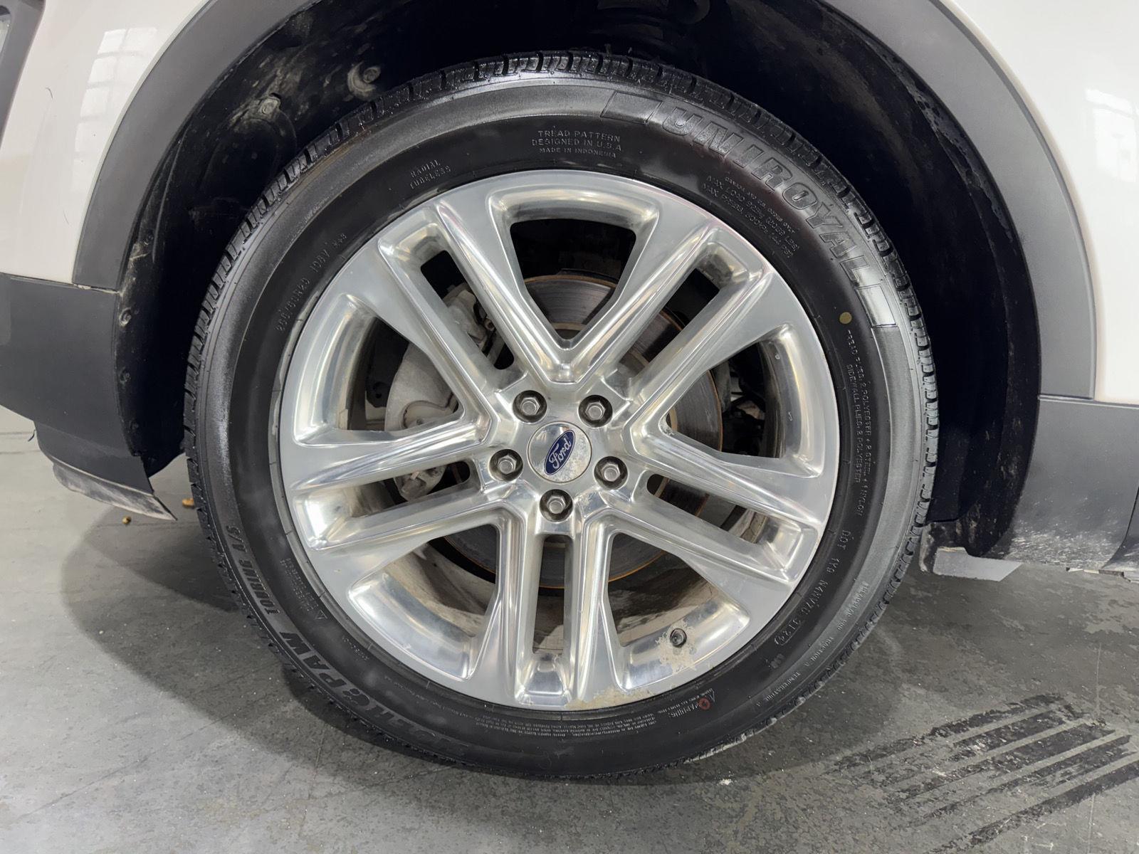 Vehicle photo 10