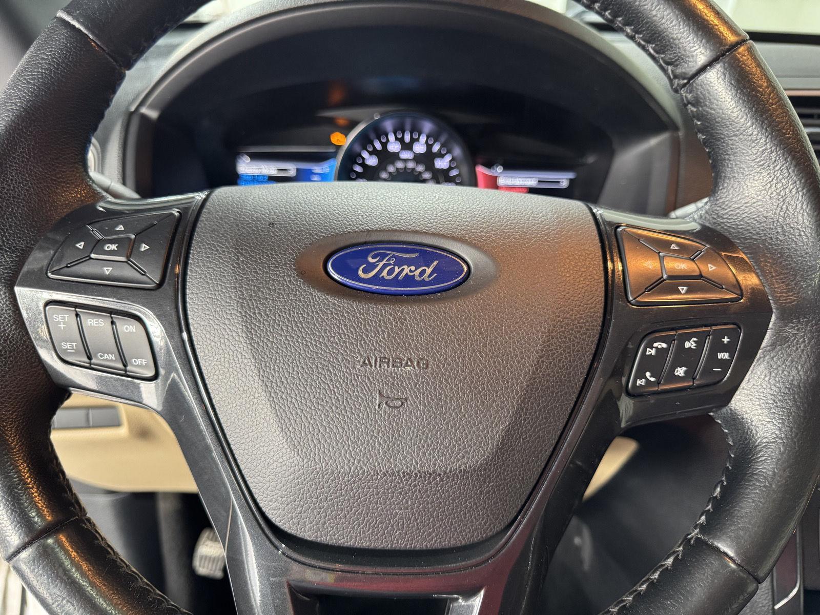 Vehicle photo 12