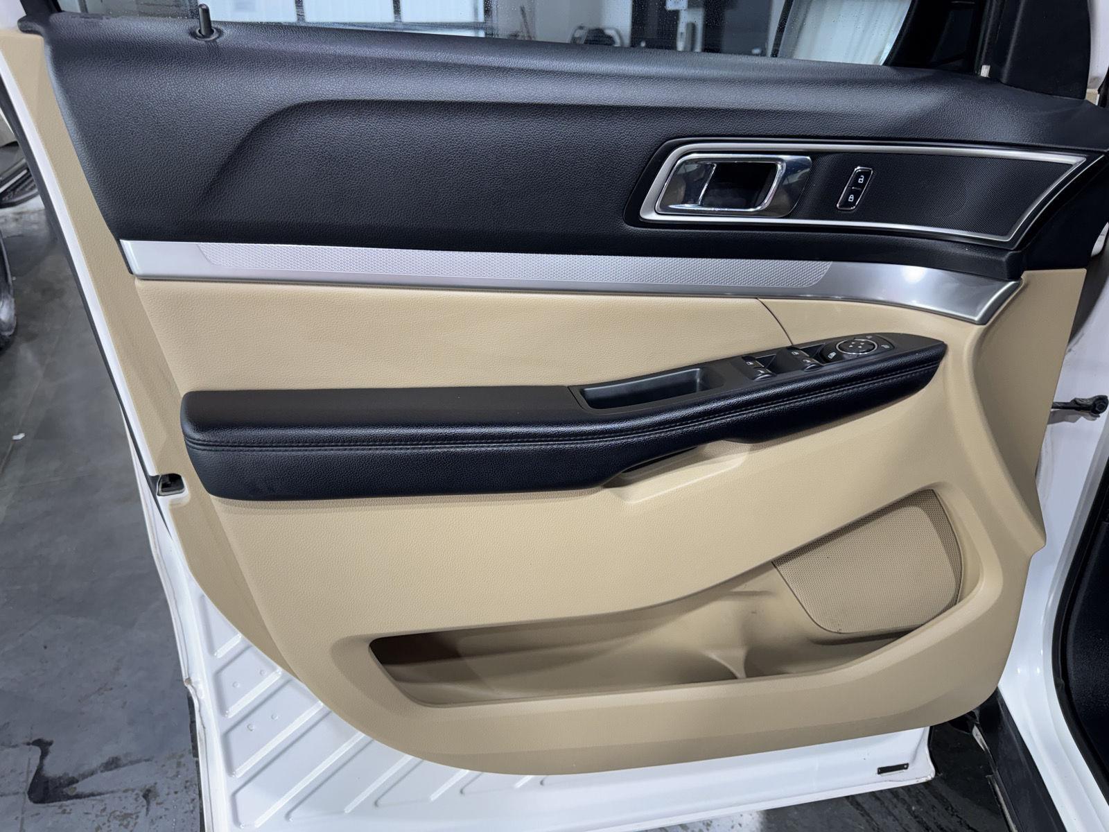 Vehicle photo 15