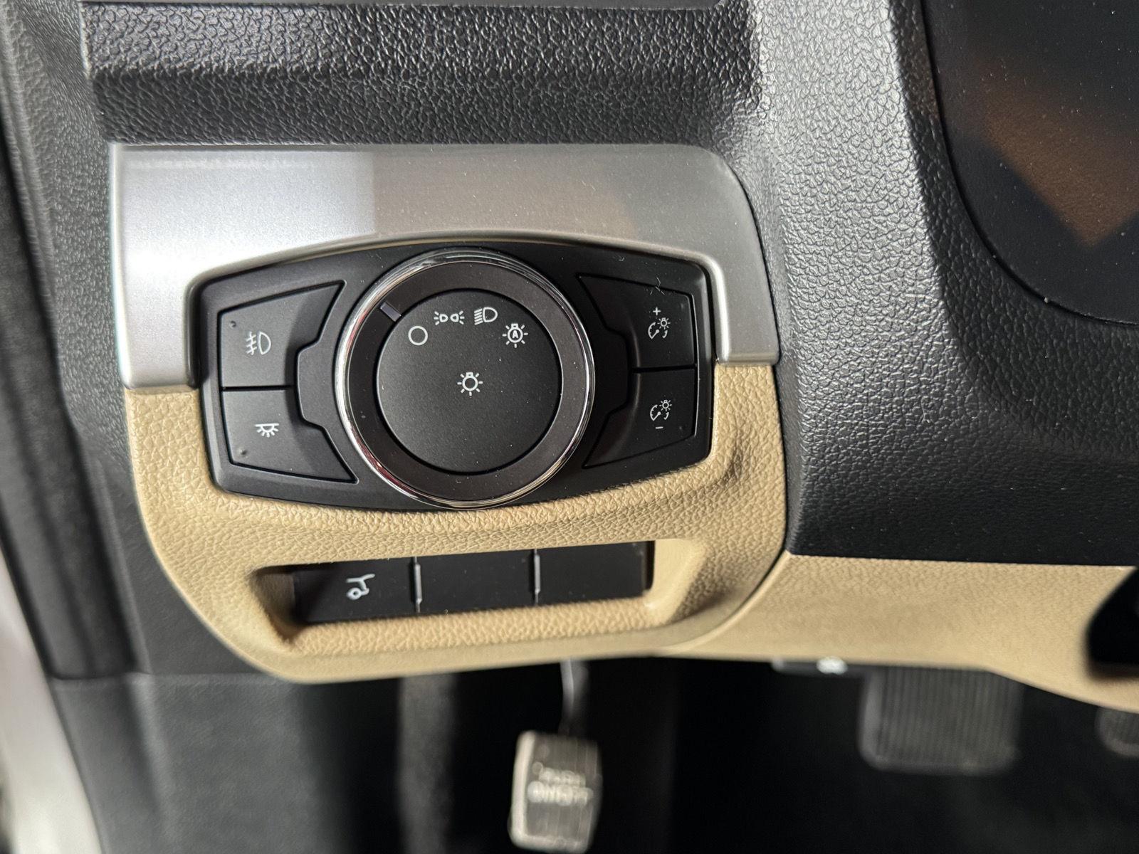 Vehicle photo 17