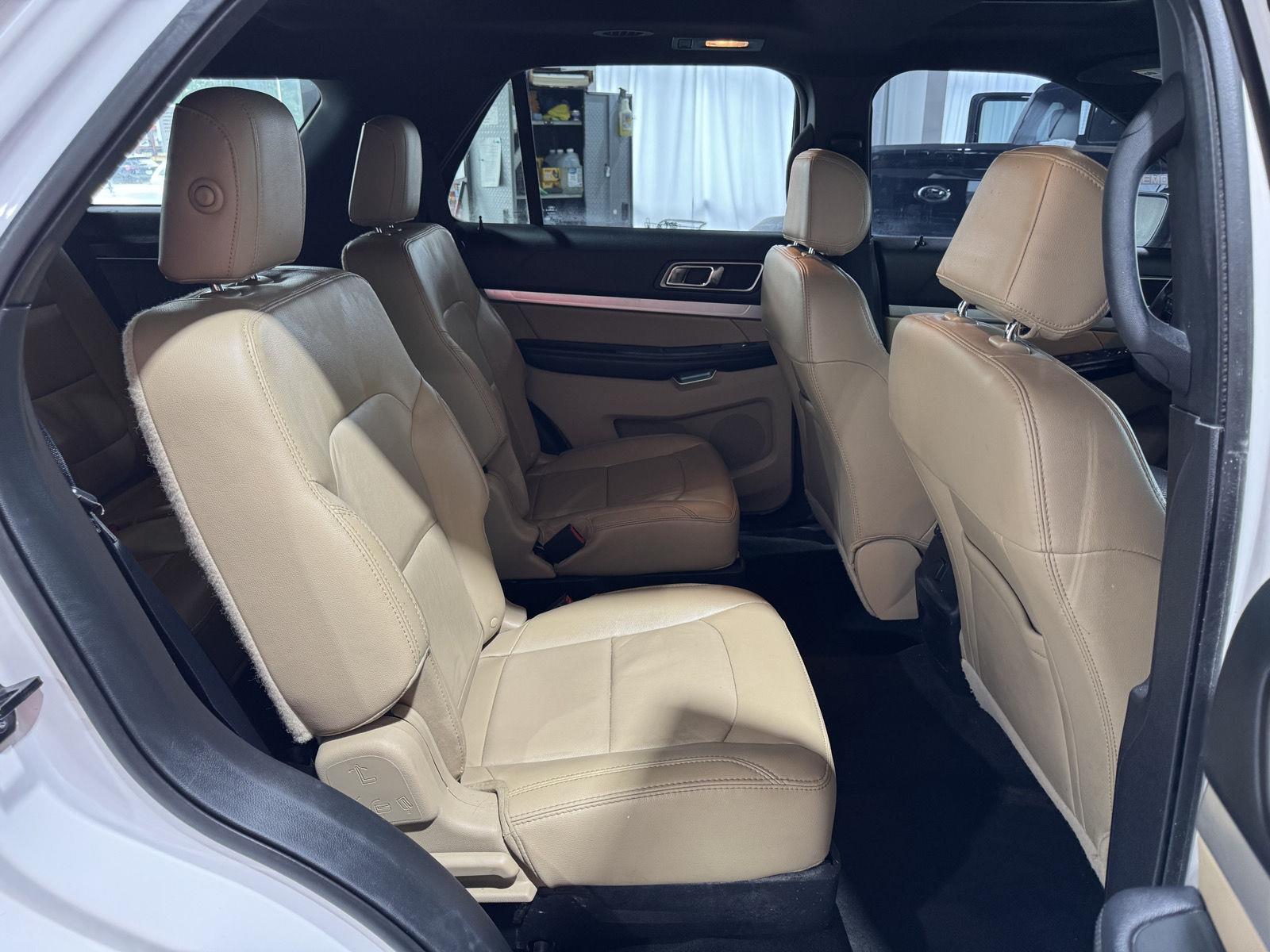 Vehicle photo 24