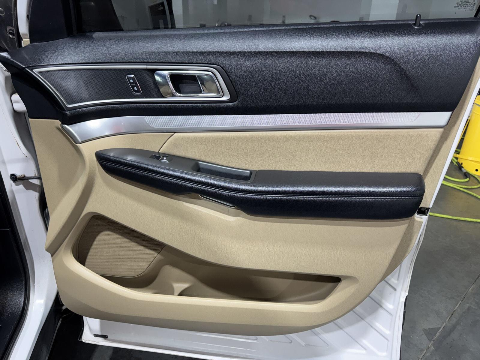 Vehicle photo 26