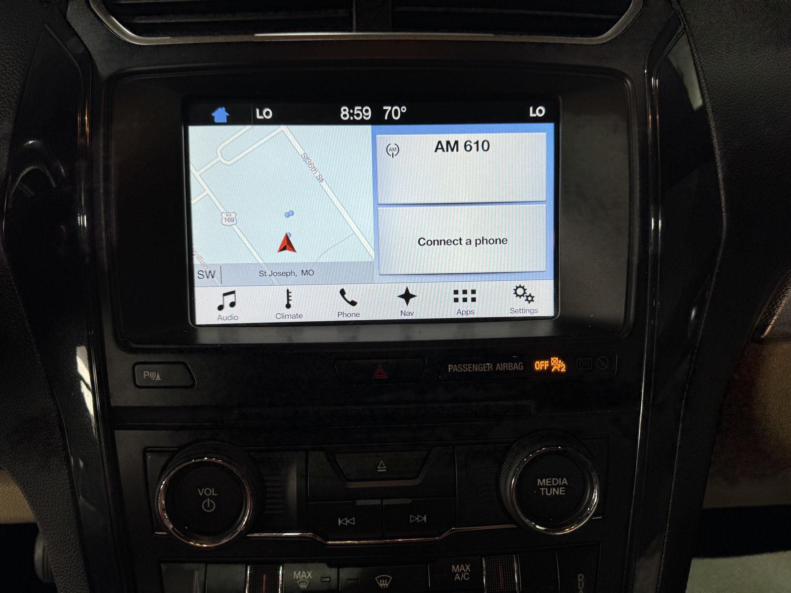 Vehicle photo 28