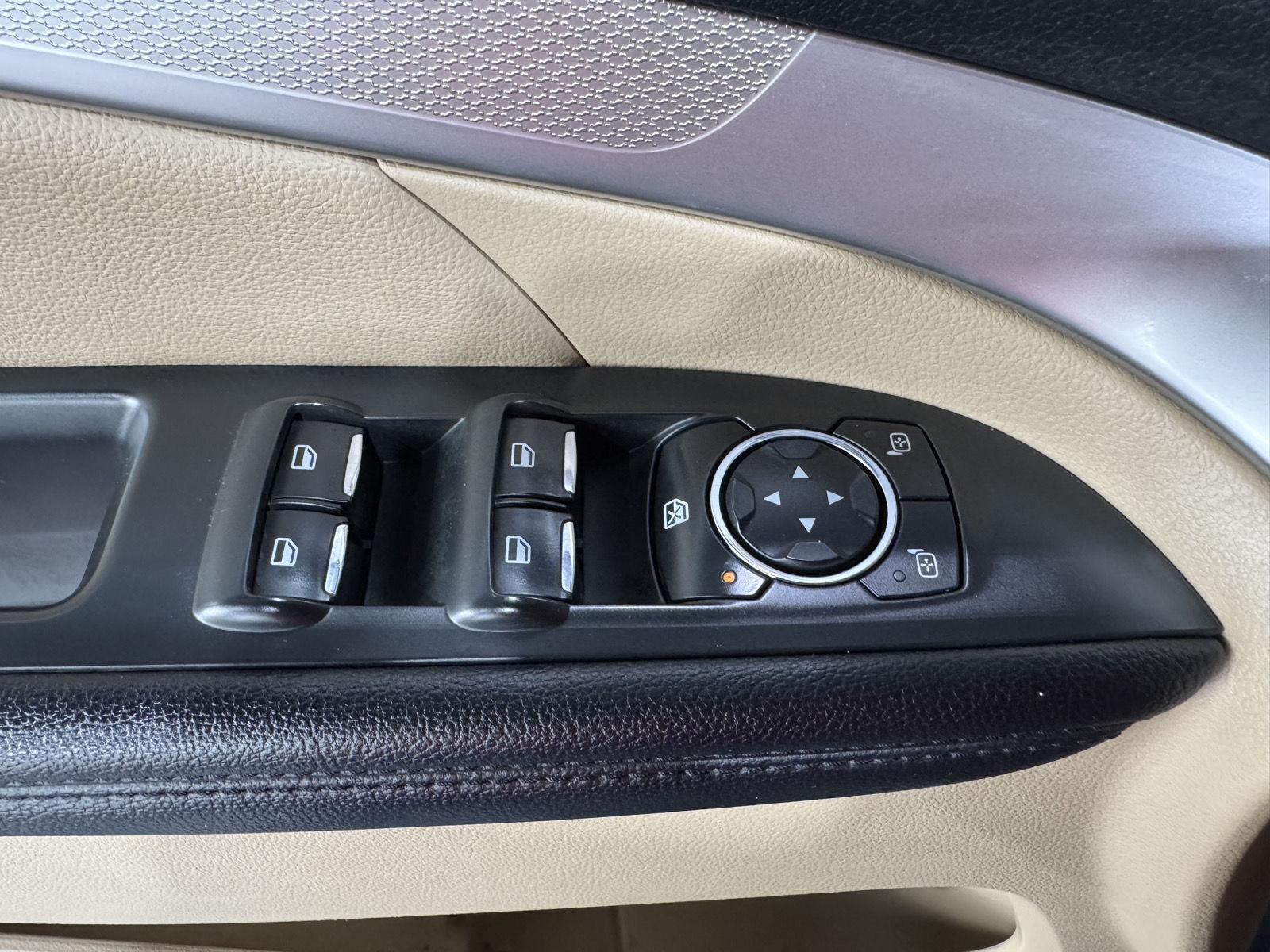 Vehicle photo 34