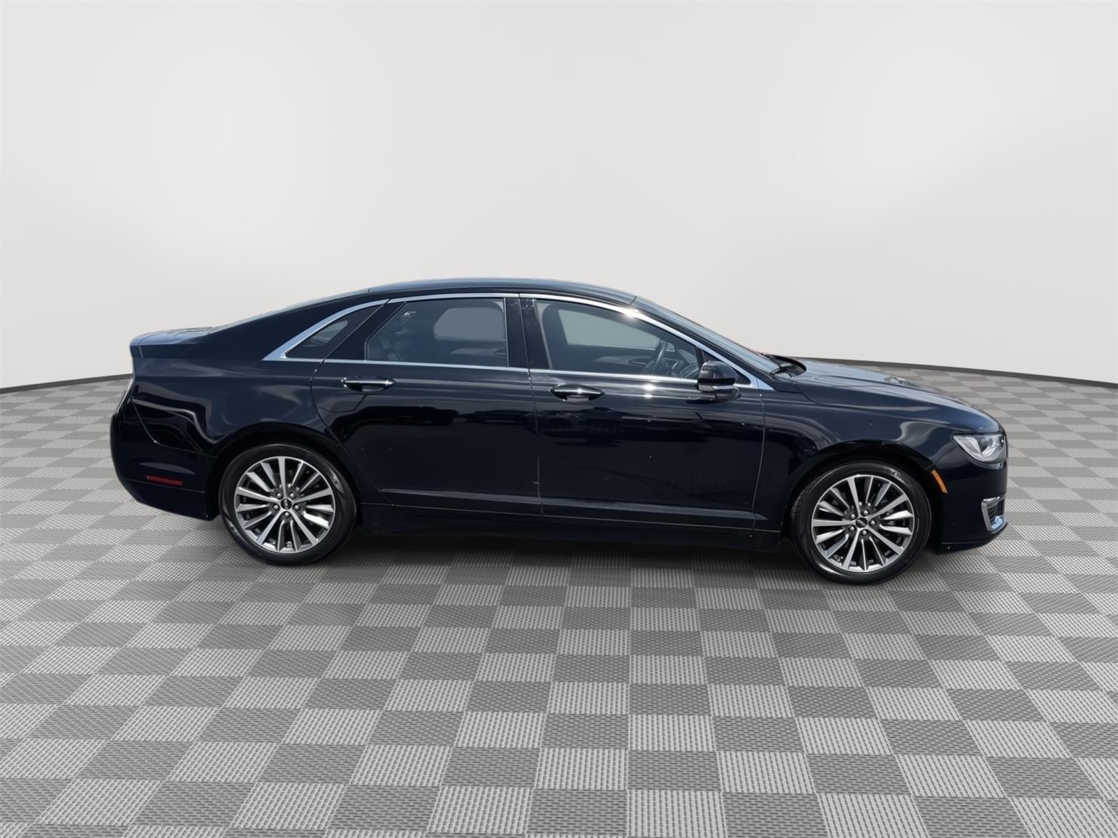 Vehicle photo 6