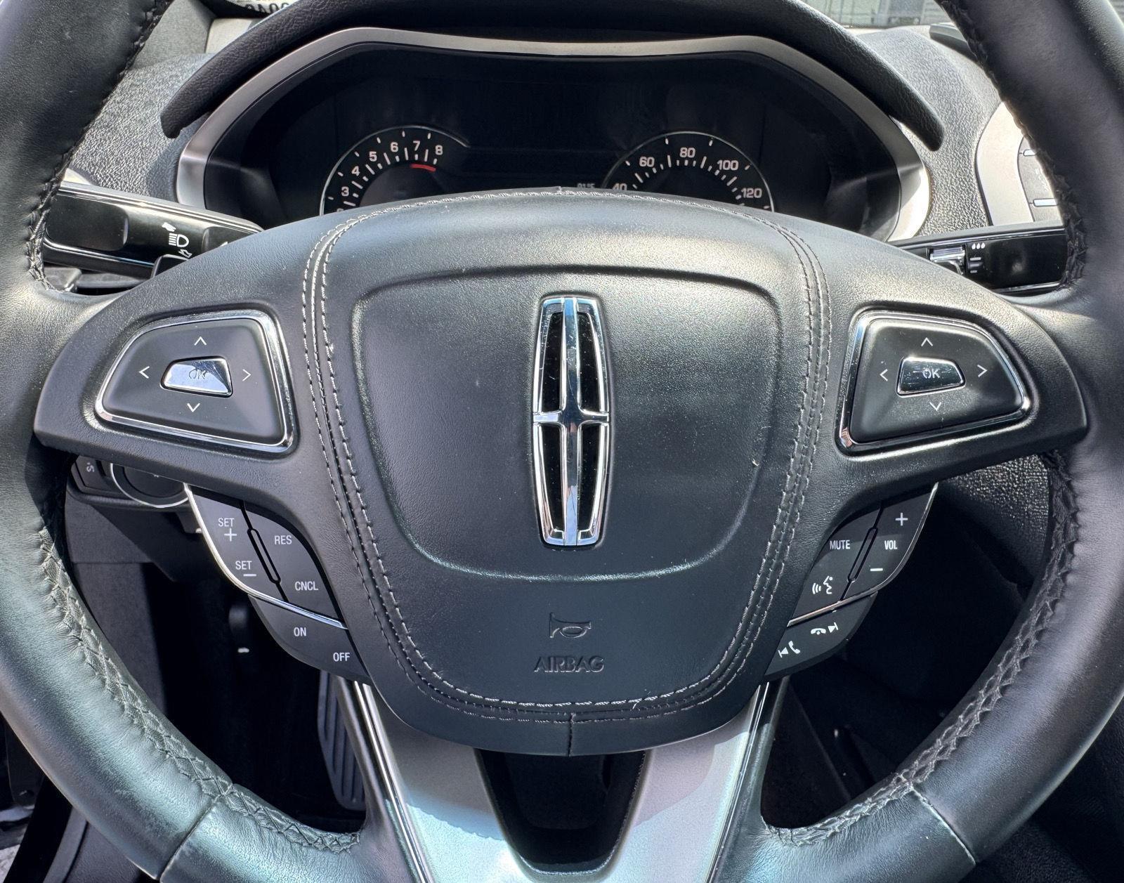 Vehicle photo 11
