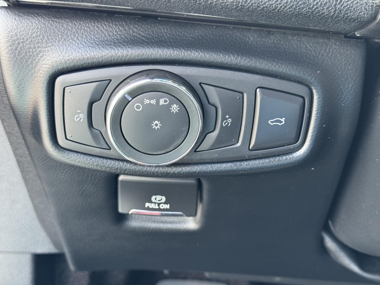 Vehicle photo 14