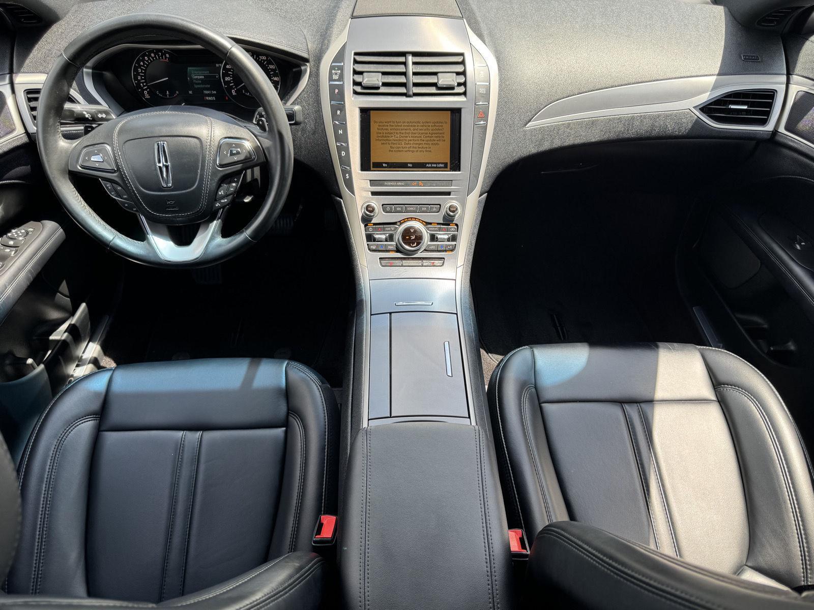Vehicle photo 17