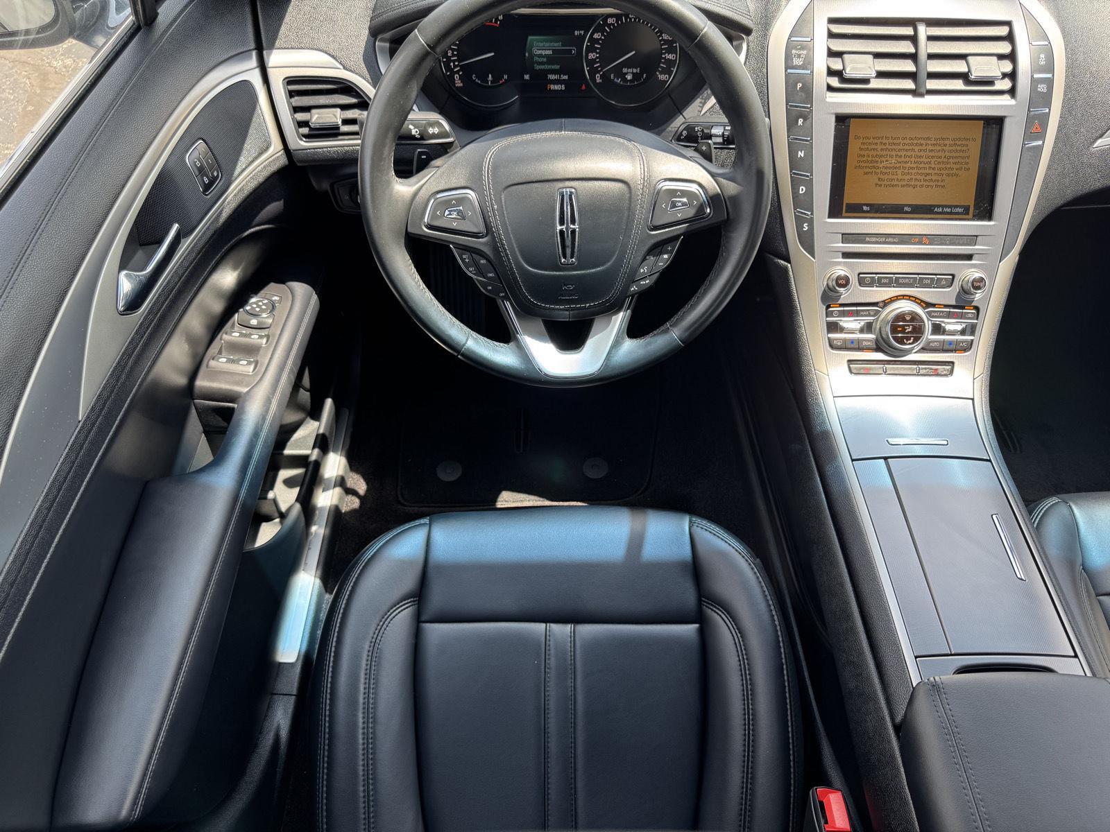 Vehicle photo 18