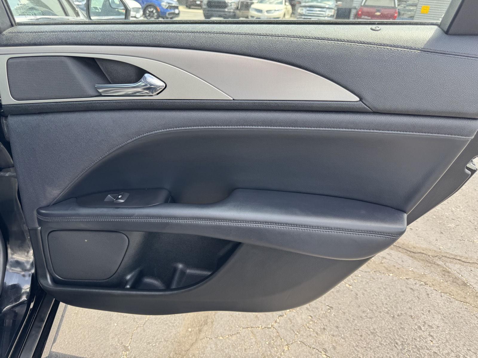 Vehicle photo 21