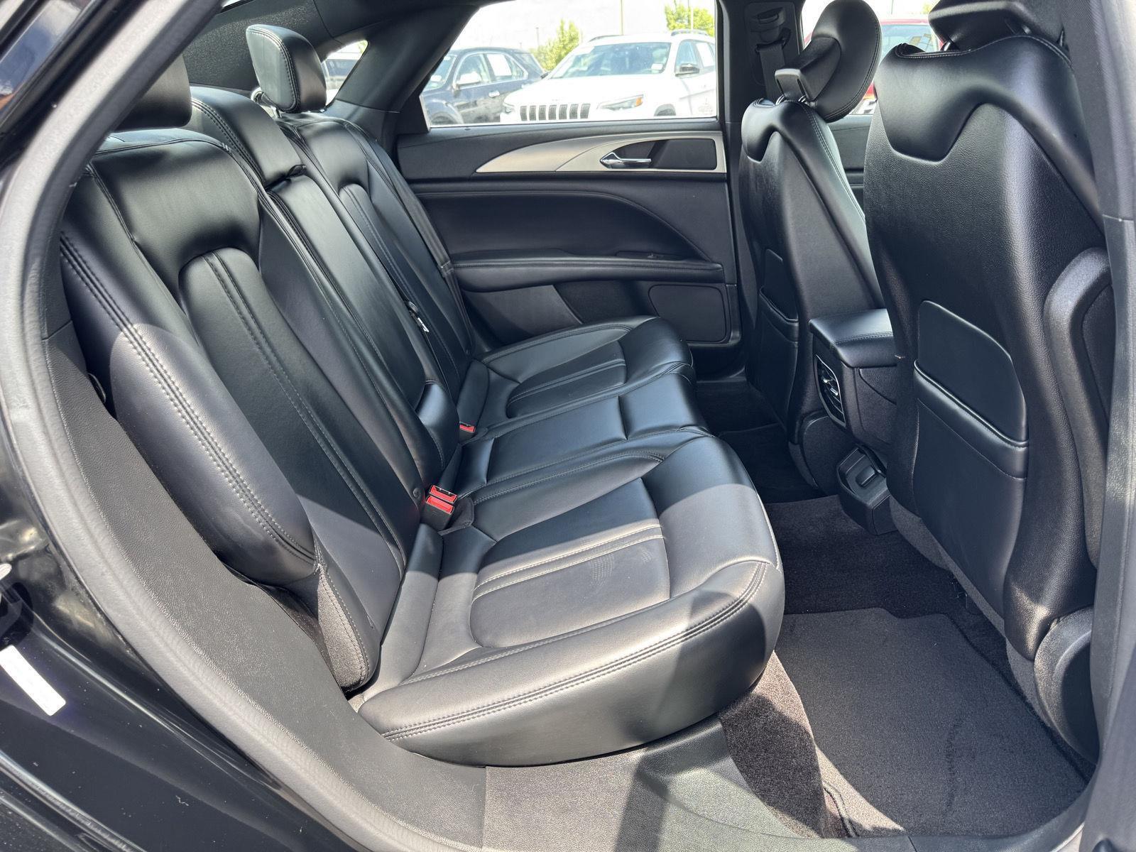 Vehicle photo 22