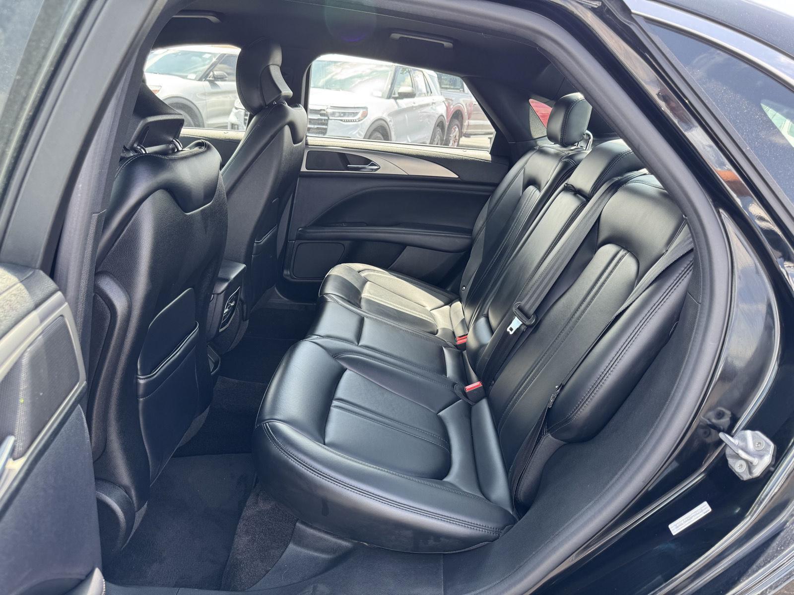 Vehicle photo 24