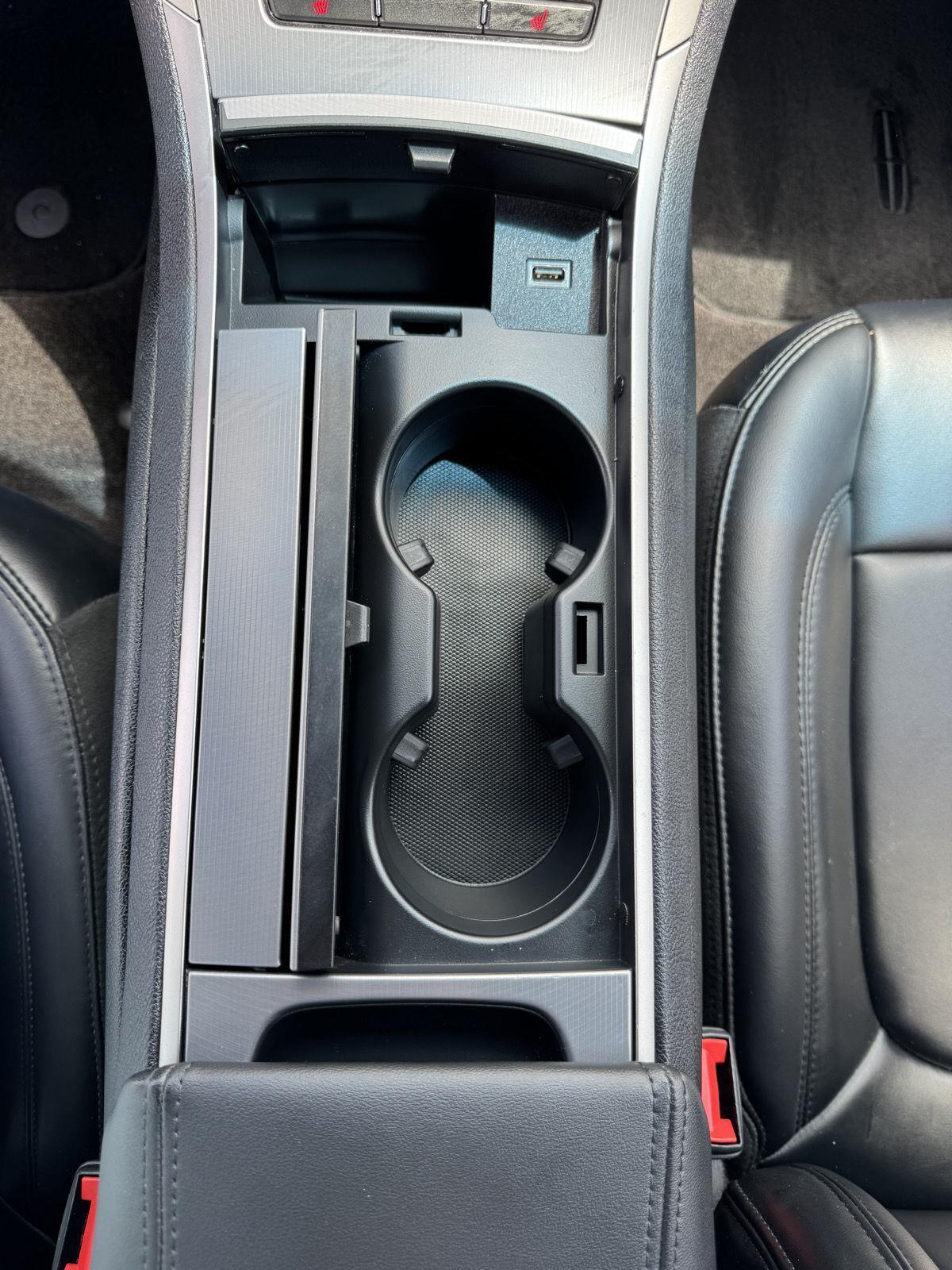 Vehicle photo 29