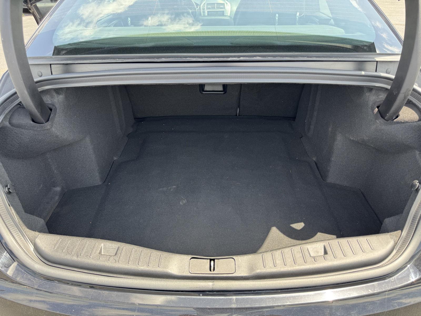 Vehicle photo 34
