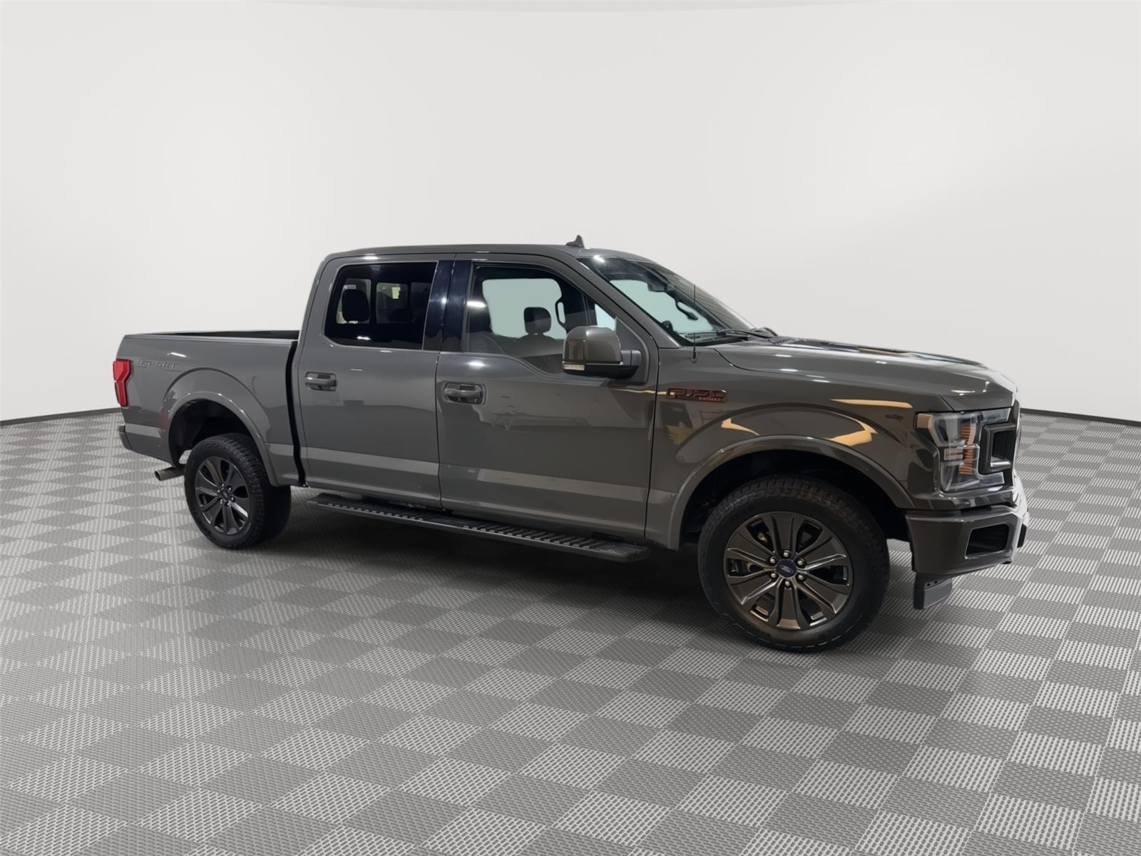 Vehicle photo 6