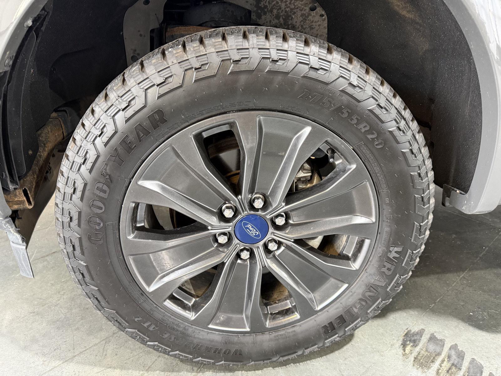 Vehicle photo 9