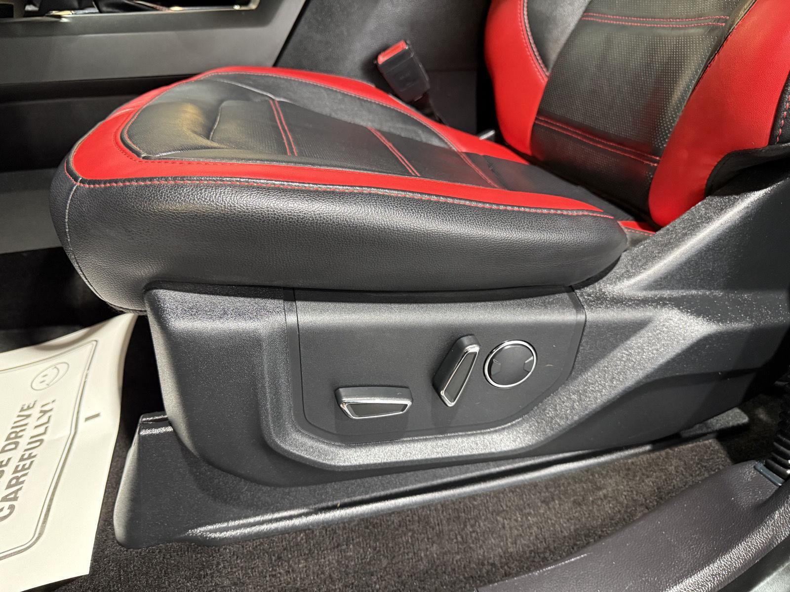 Vehicle photo 20