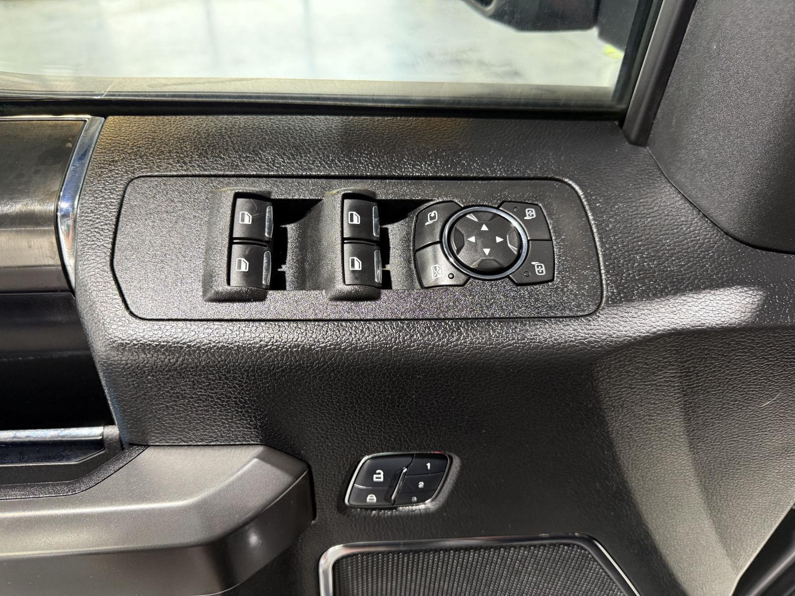 Vehicle photo 22