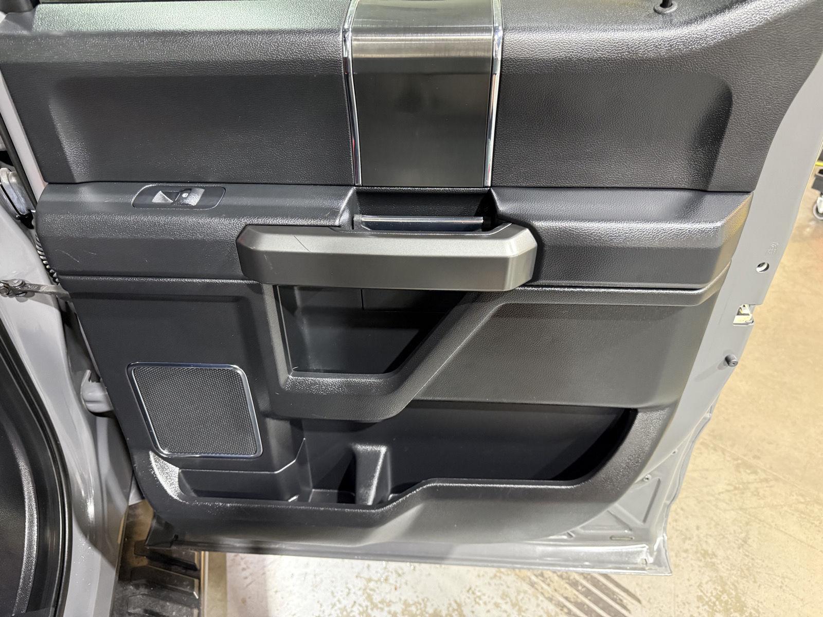 Vehicle photo 25