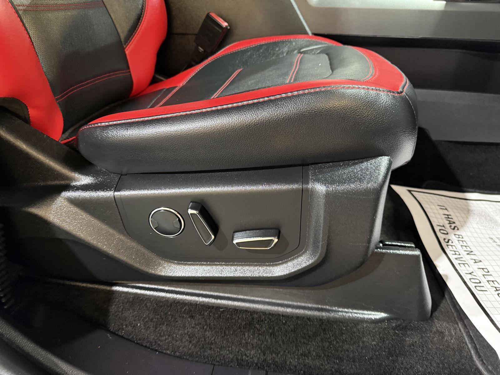 Vehicle photo 27