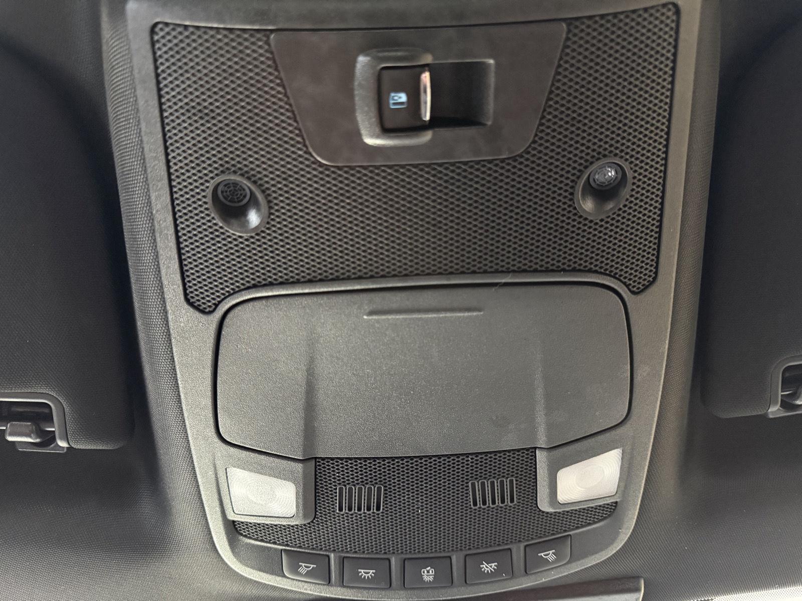 Vehicle photo 28