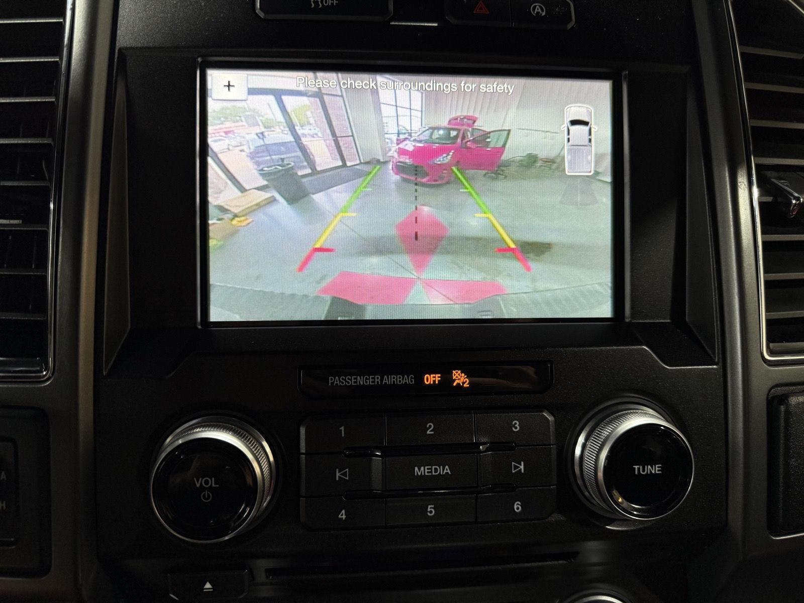 Vehicle photo 30