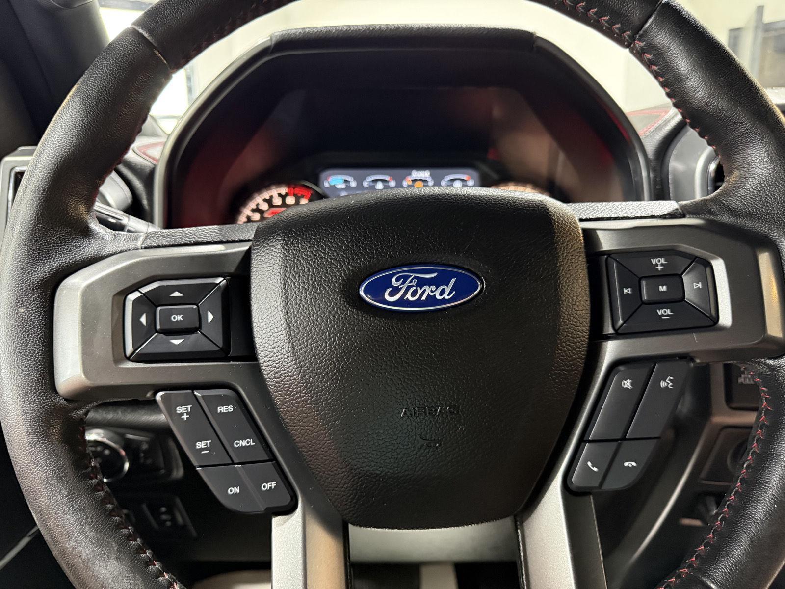 Vehicle photo 12