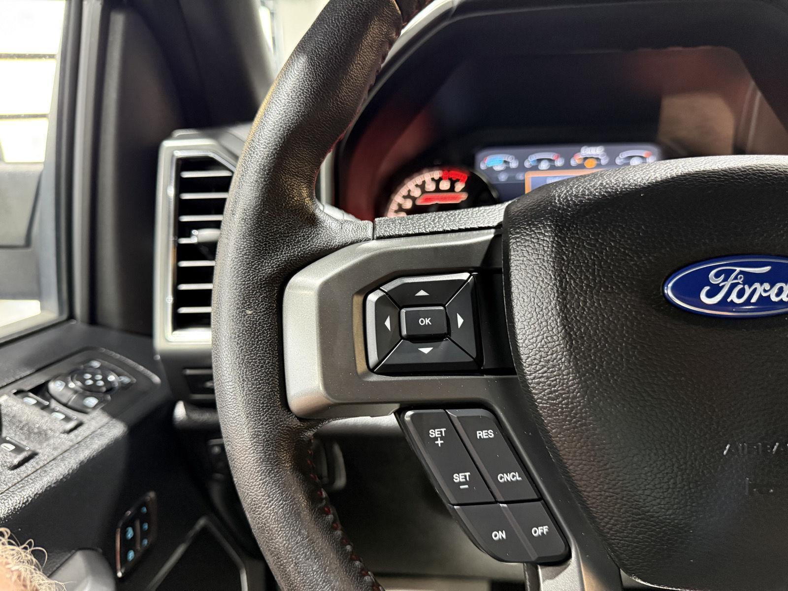 Vehicle photo 13