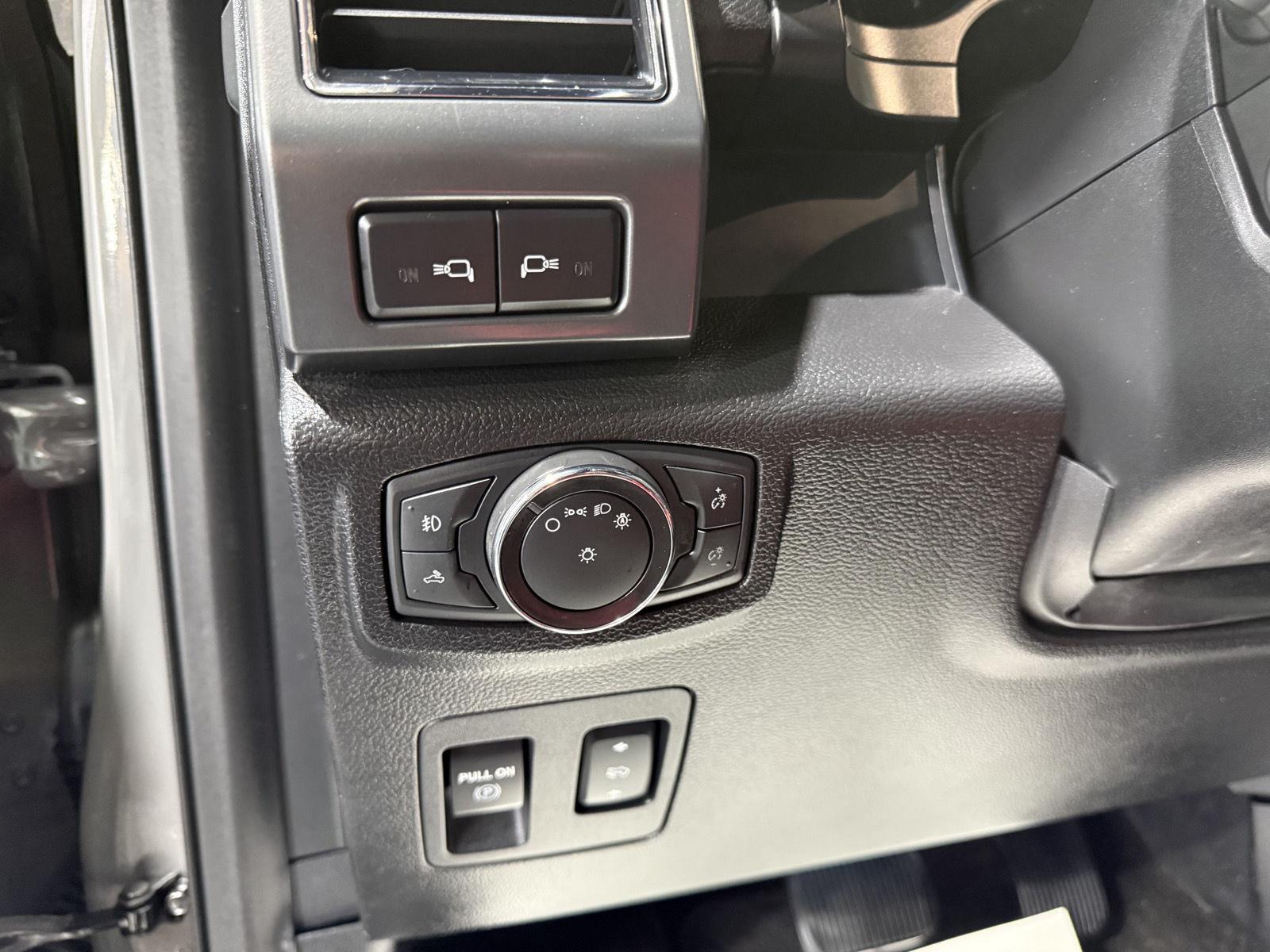 Vehicle photo 15