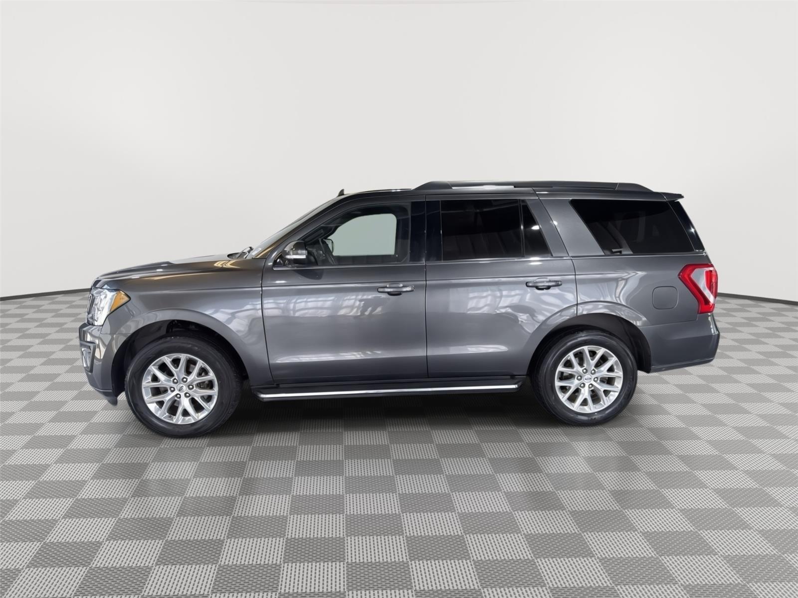 Vehicle photo 2