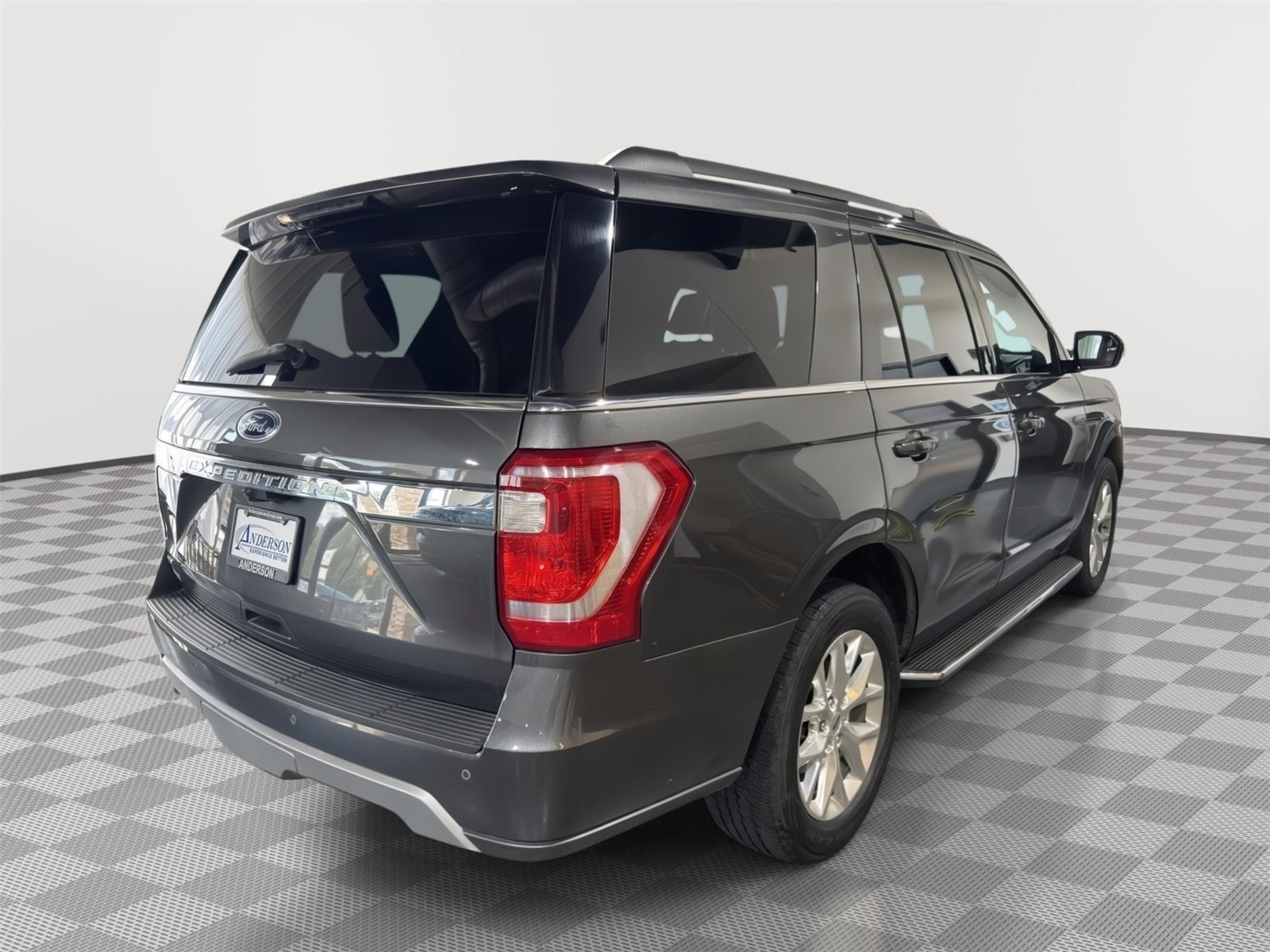 Vehicle photo 7