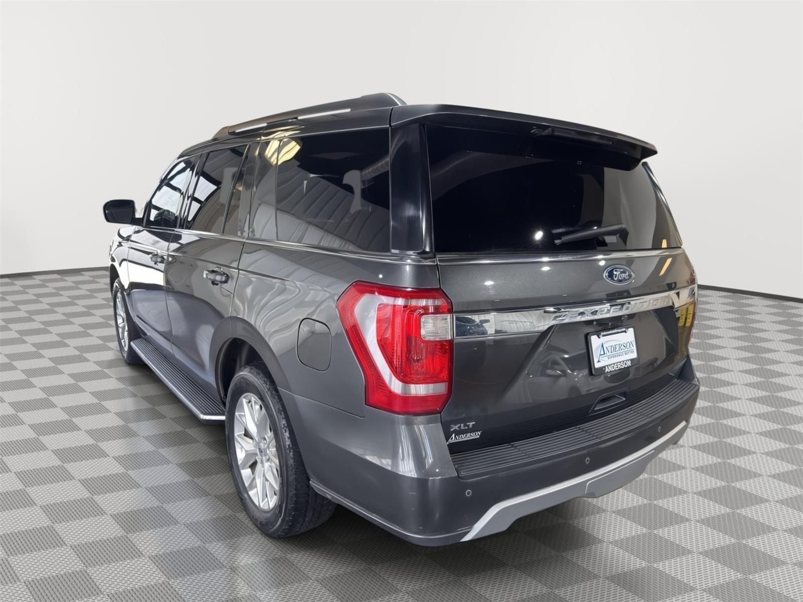 Vehicle photo 9