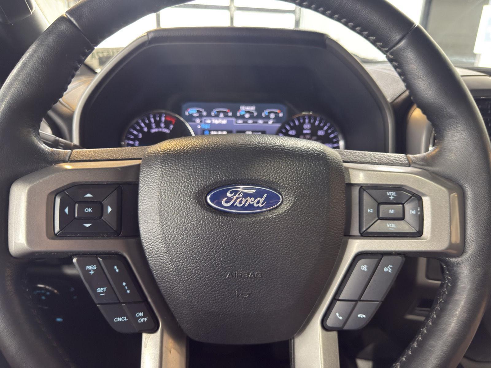 Vehicle photo 12