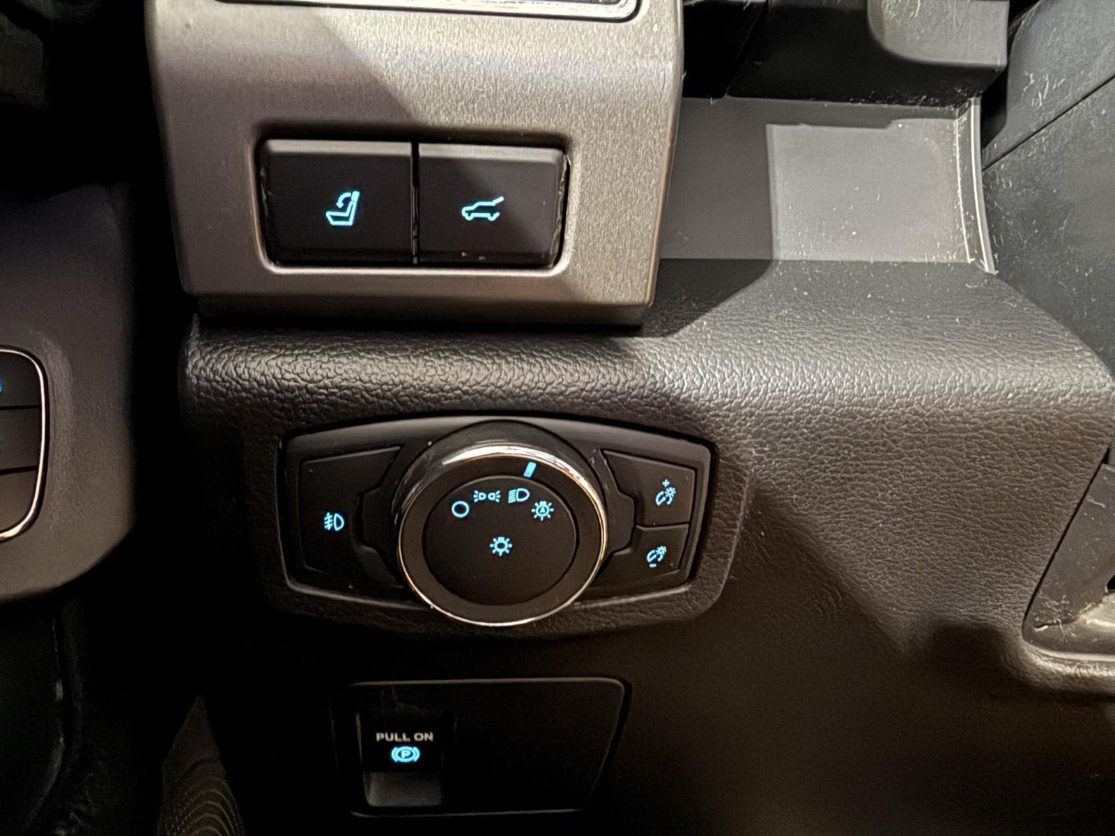 Vehicle photo 15