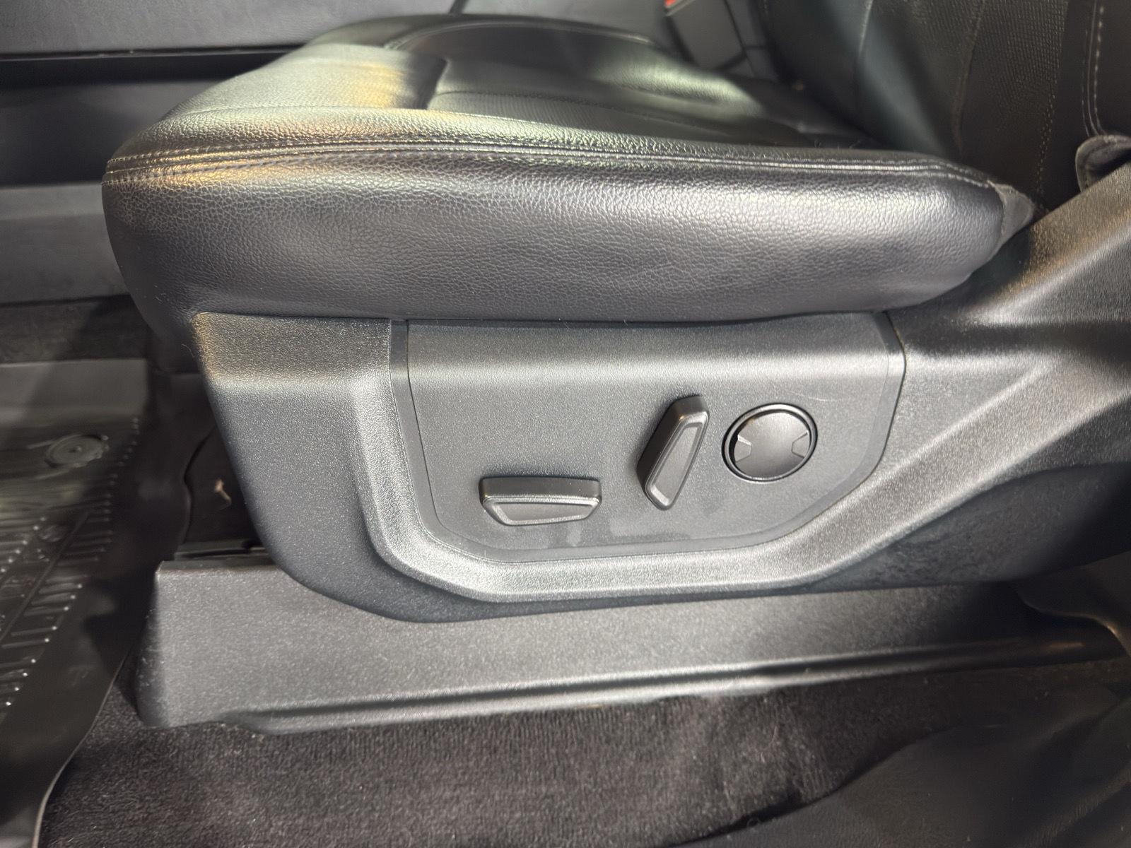 Vehicle photo 20