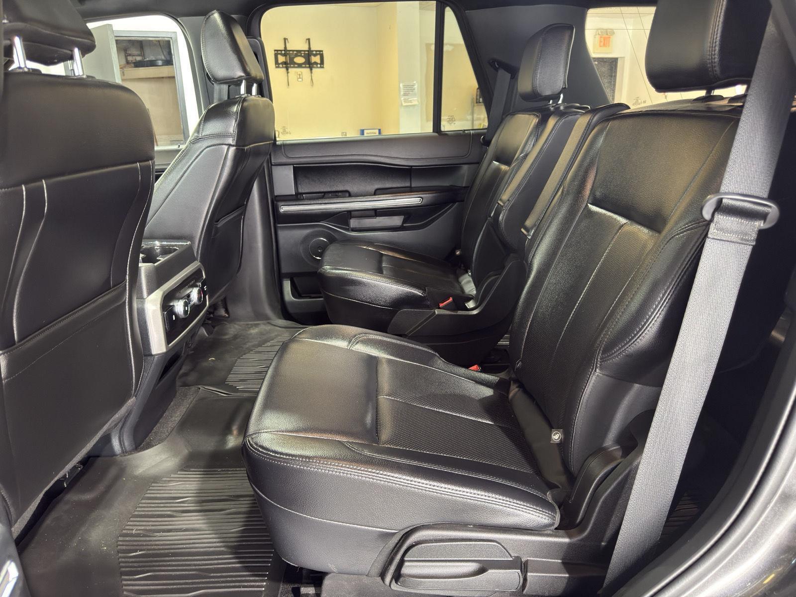 Vehicle photo 24