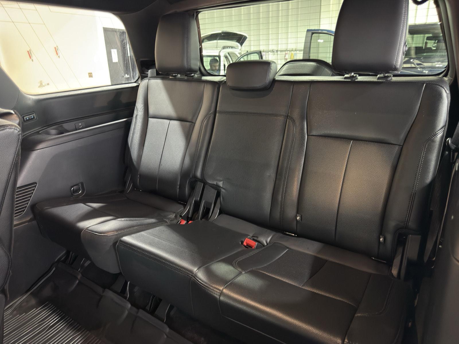 Vehicle photo 25