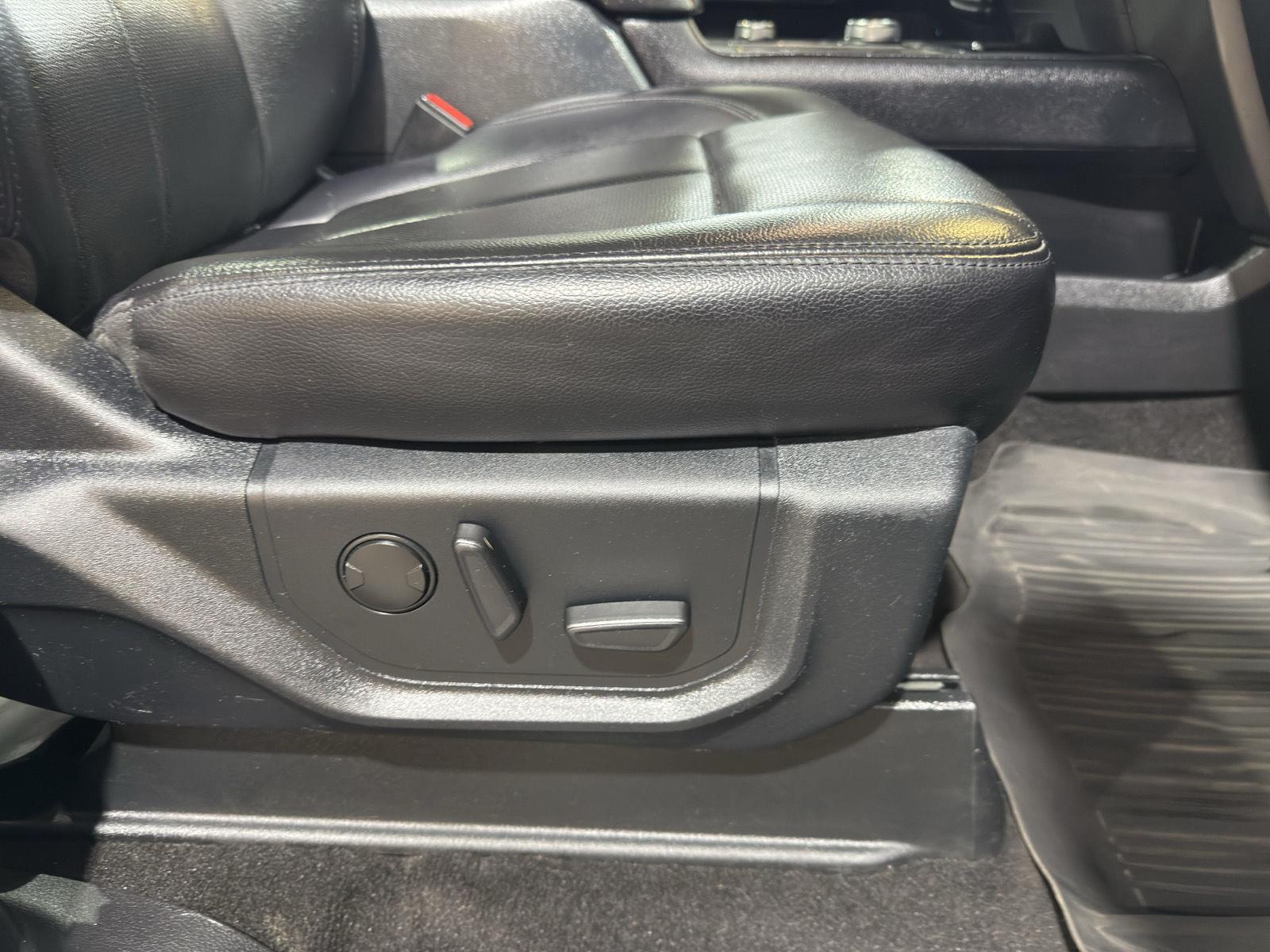 Vehicle photo 28