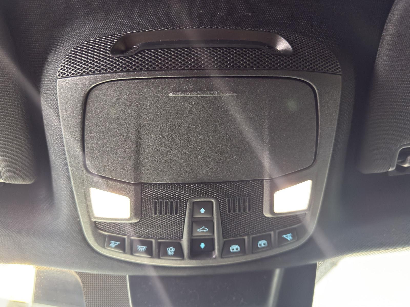 Vehicle photo 29