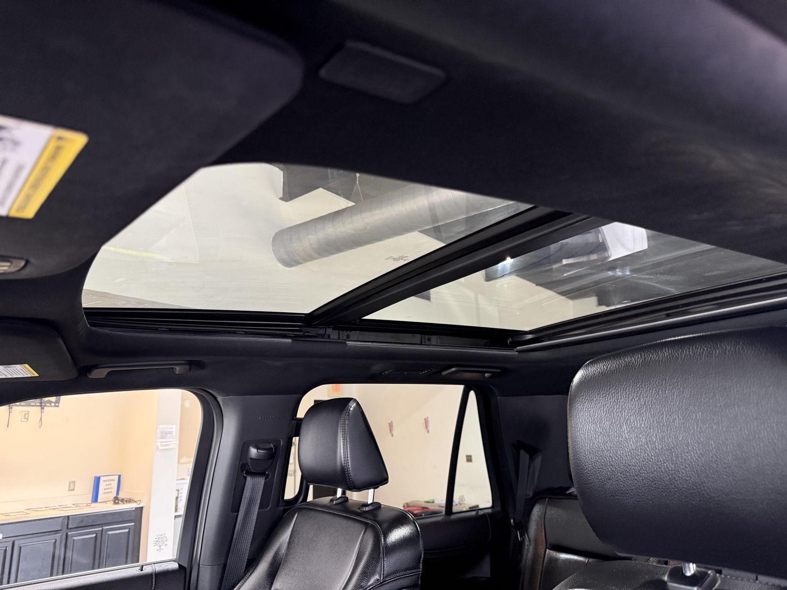 Vehicle photo 30