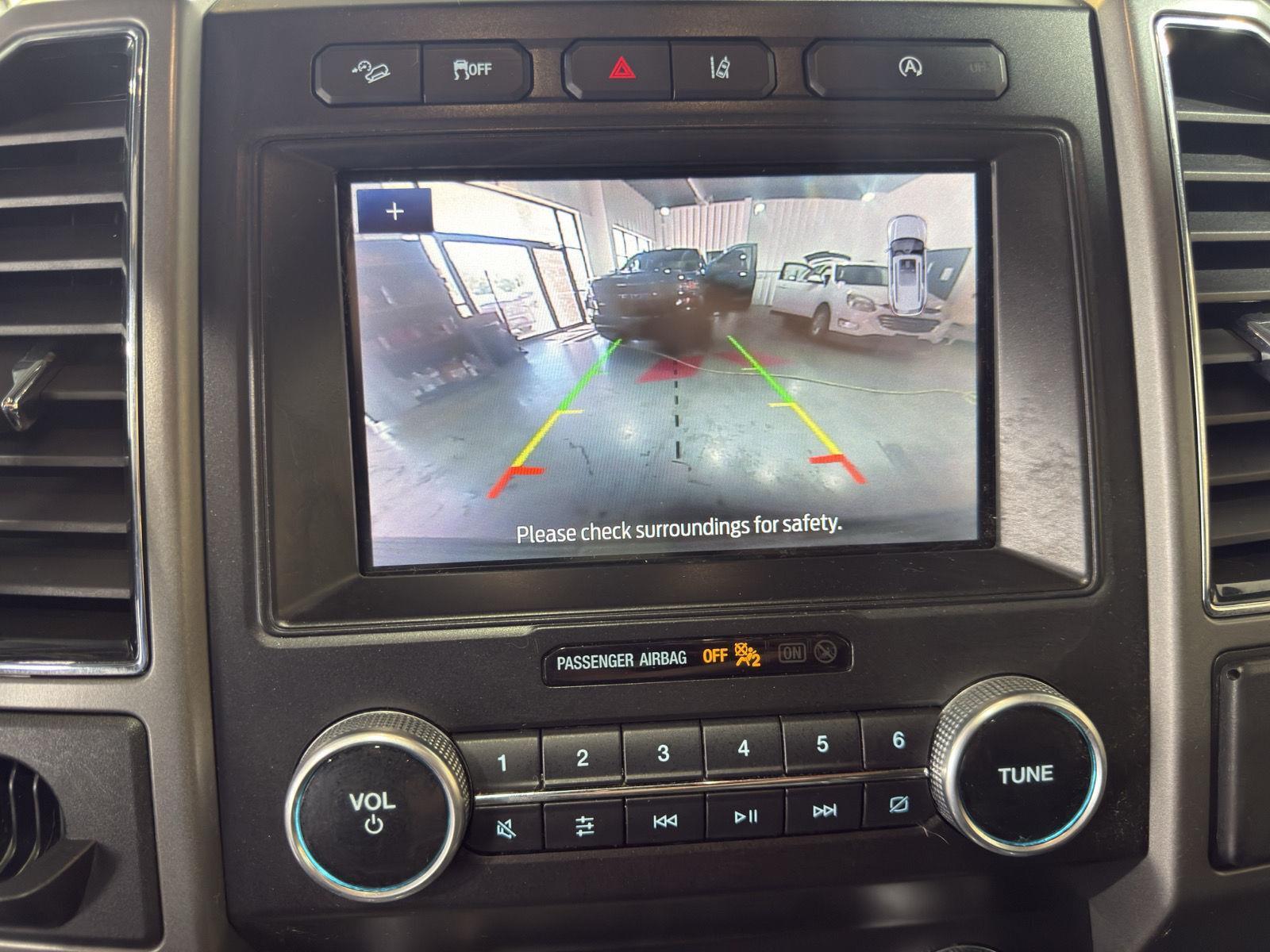 Vehicle photo 32