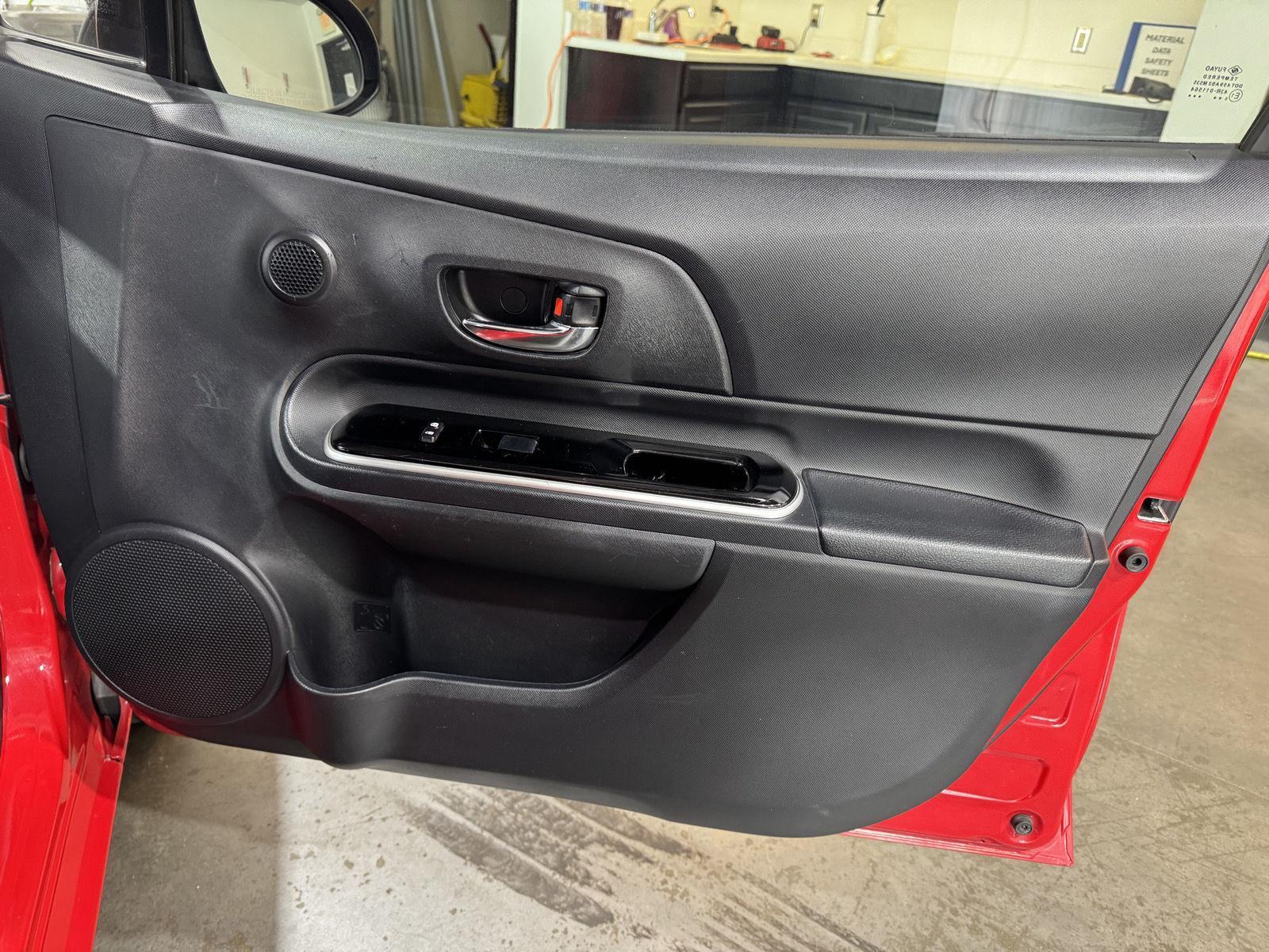 Vehicle photo 16