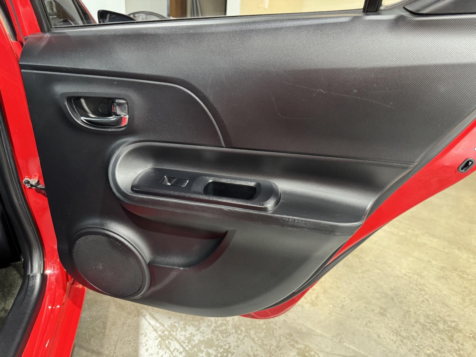 Vehicle photo 18
